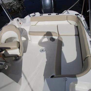 2017 Stingray 212sc deck boat