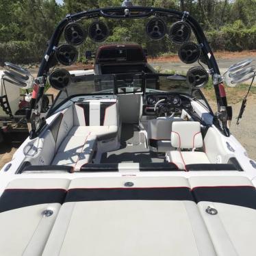 2011 Nautique 210