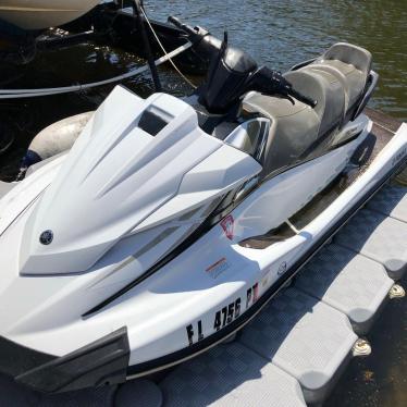 2015 Yamaha vs 1100 waverunner (all offers accepted)