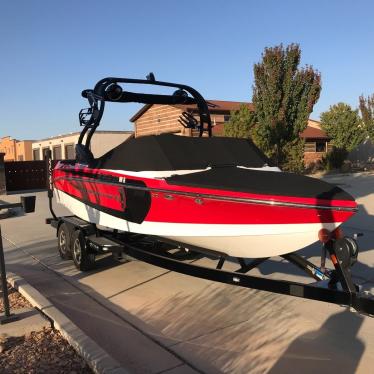 2016 Nautique 210