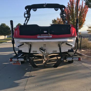 2016 Nautique 210