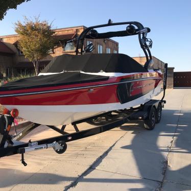 2016 Nautique 210