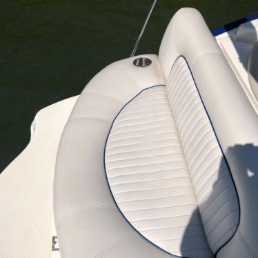 2008 Hurricane sundeck 2200