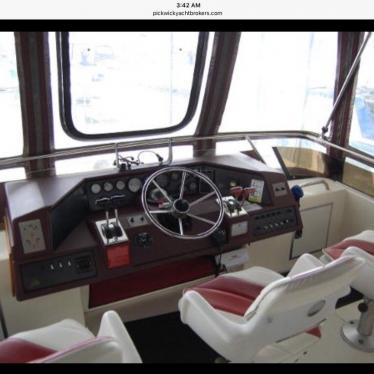 1989 Sea Ray 380 aft cabin