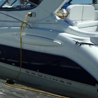 2005 Bayliner 305