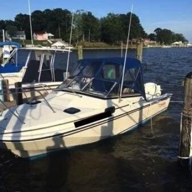 1988 Boston Whaler revenge 22 w.t.