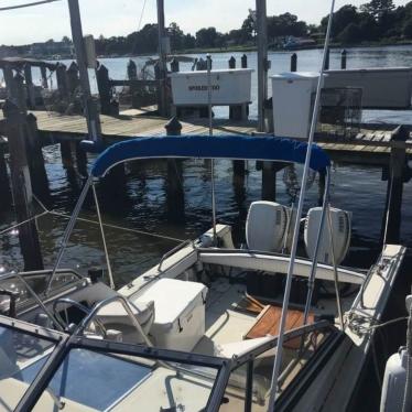 1988 Boston Whaler revenge 22 w.t.