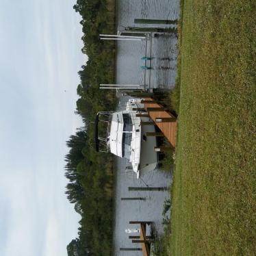 1983 Carver 3607 diesel aft cabin