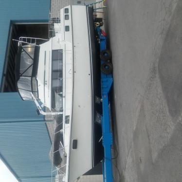 1983 Carver 3607 diesel aft cabin