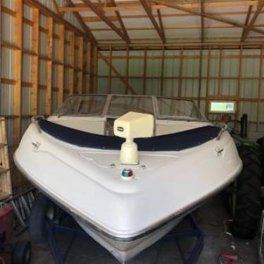 Four Winns 240 Horizon 1999 For Sale For $1 - Boats-from-USA.com