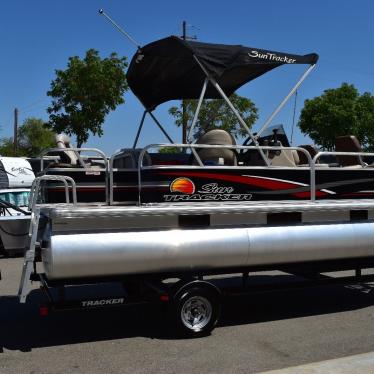 2012 Sun Tracker bass buggy 18 dlx pontoon