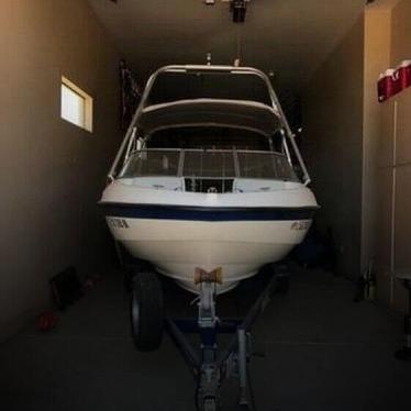 2004 Bayliner 225