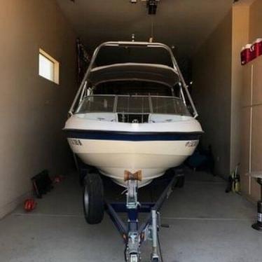 2004 Bayliner 225