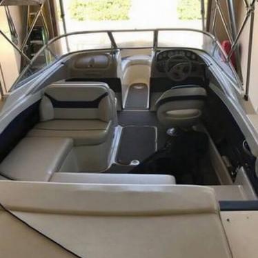 2004 Bayliner 225