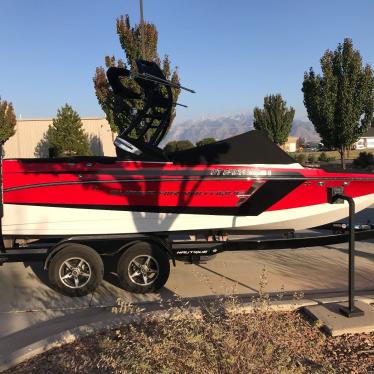 2016 Nautique 210