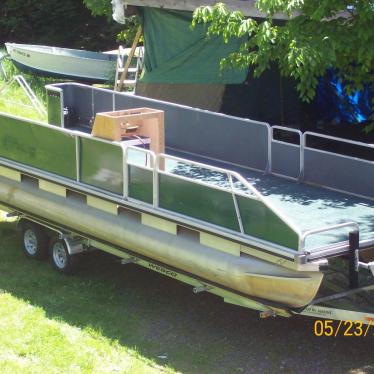 1989 Tracker pontoon boat