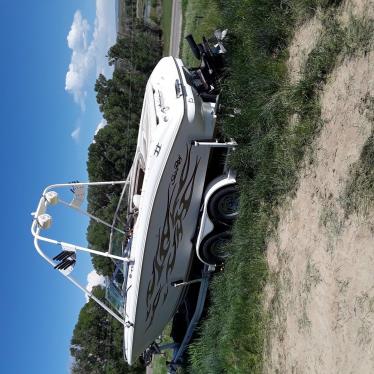 1997 Sea Ray 230 bow