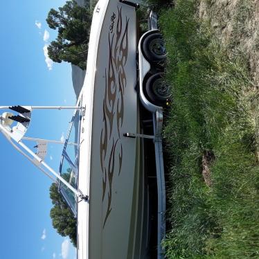 1997 Sea Ray 230 bow