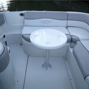 2004 Sea Ray sundeck 240