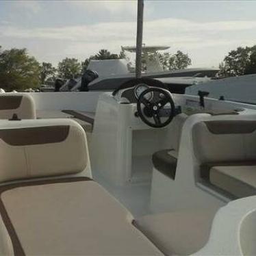 2015 Bayliner 18