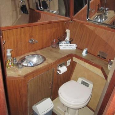 1983 Sea Ray 360 aft cabin