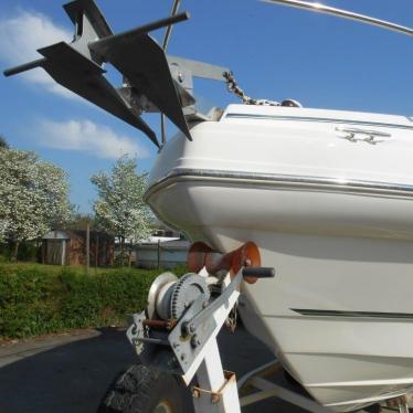 2000 Rinker 242 fiesta vee