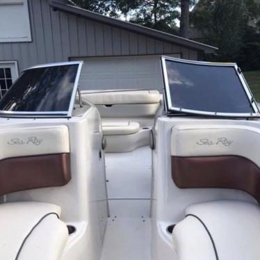 2005 Sea Ray 220 select