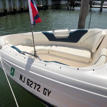 2004 Rinker captive liberty edition