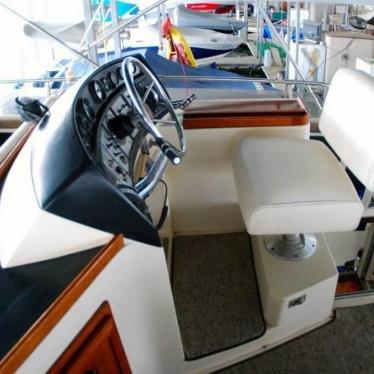 1982 Carver 3607 aft cabin