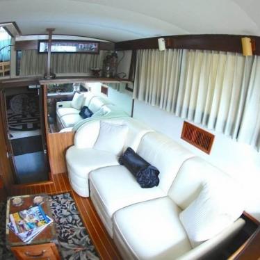 1982 Carver 3607 aft cabin