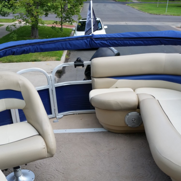 2013 Sun Tracker party barge 18 dlx