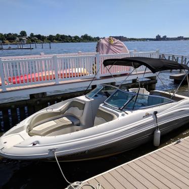 2007 Sea Ray sundeck 220