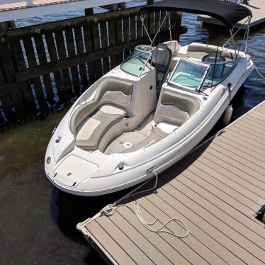 2007 Sea Ray sundeck 220