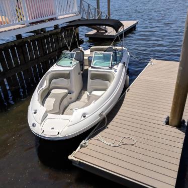 2007 Sea Ray sundeck 220