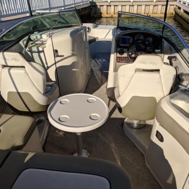 2007 Sea Ray sundeck 220