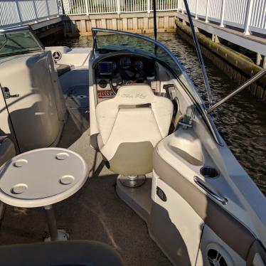 2007 Sea Ray sundeck 220