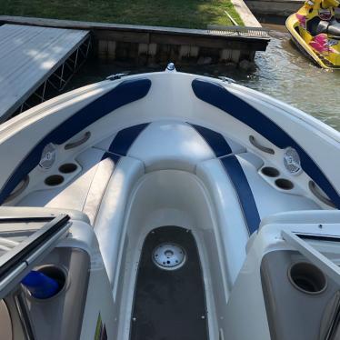 2004 Bayliner 225