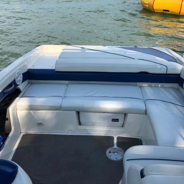 2004 Bayliner 225