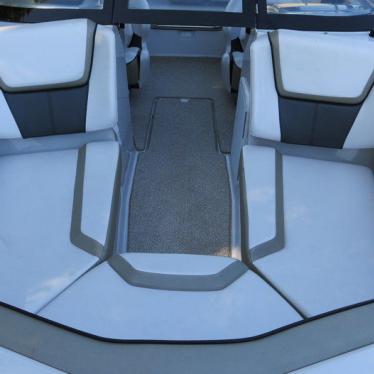 2015 Regal 195 bow rider