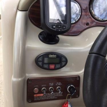 2005 Sea Ray sundeck 200