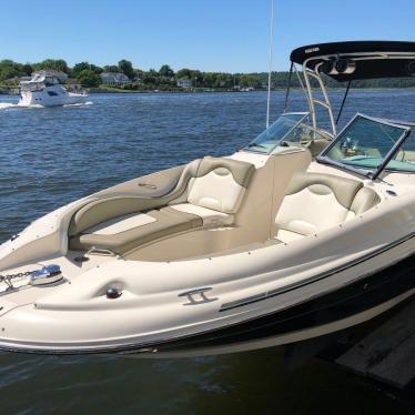 2006 Sea Ray sun deck