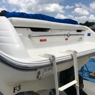 1995 Sea Ray signature 220 bowrider