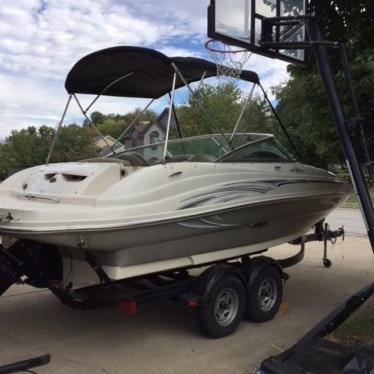 2005 Sea Ray sundeck 200