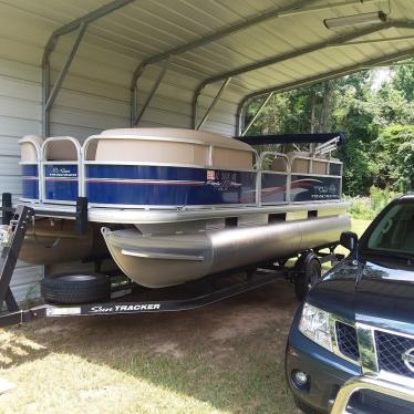 2017 Tracker 18 dlx party barge