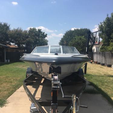 1983 Baja ski boat