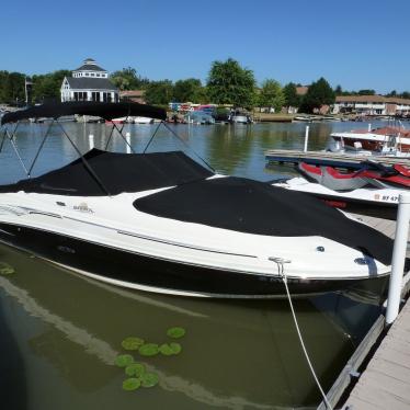 2006 Sea Ray 220 sundeck