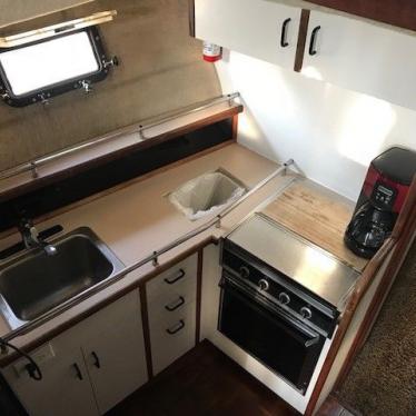 1984 Carver carver 32 aft cabin