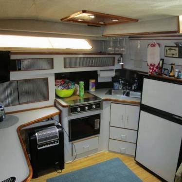 1988 Sea Ray 390 express cruiser