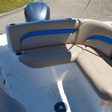 2015 Hurricane 2400 sundeck