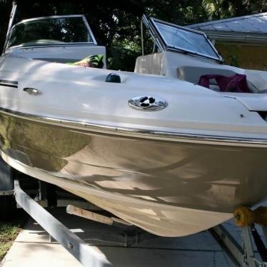 2006 Sea Ray sundeck 200